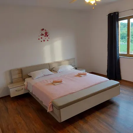 Baksa Apartment *