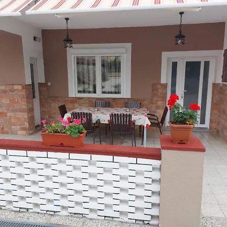 Baksa Apartment *